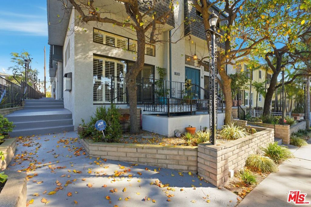Photo of 1013 16th Street #101, Santa Monica, CA 90403 (MLS # 25568971)