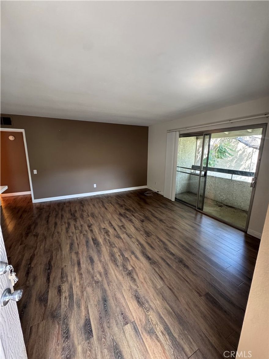 Upper-level 1BR/1BA condo in the Lakeshore Community at South Coast Metro. Features an open floor plan with natural light, kitchen open to living area, ample storage, and a private patio. Community amenities include pool, spa, tennis courts, lake, clubhouse, and greenbelts. Conveniently located near South Coast Plaza, dining, and with easy access to 55 & 405 freeways.
