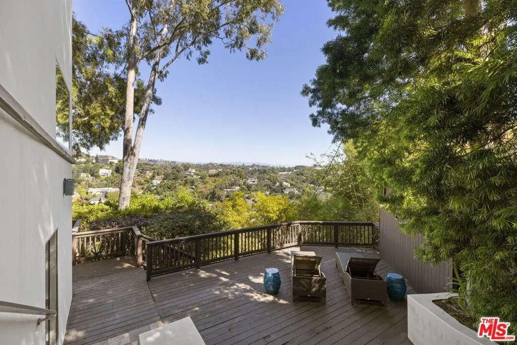 Los Angeles, California 90049, United States, 4 Bedrooms Bedrooms, ,4 BathroomsBathrooms,Residential,Active,231541