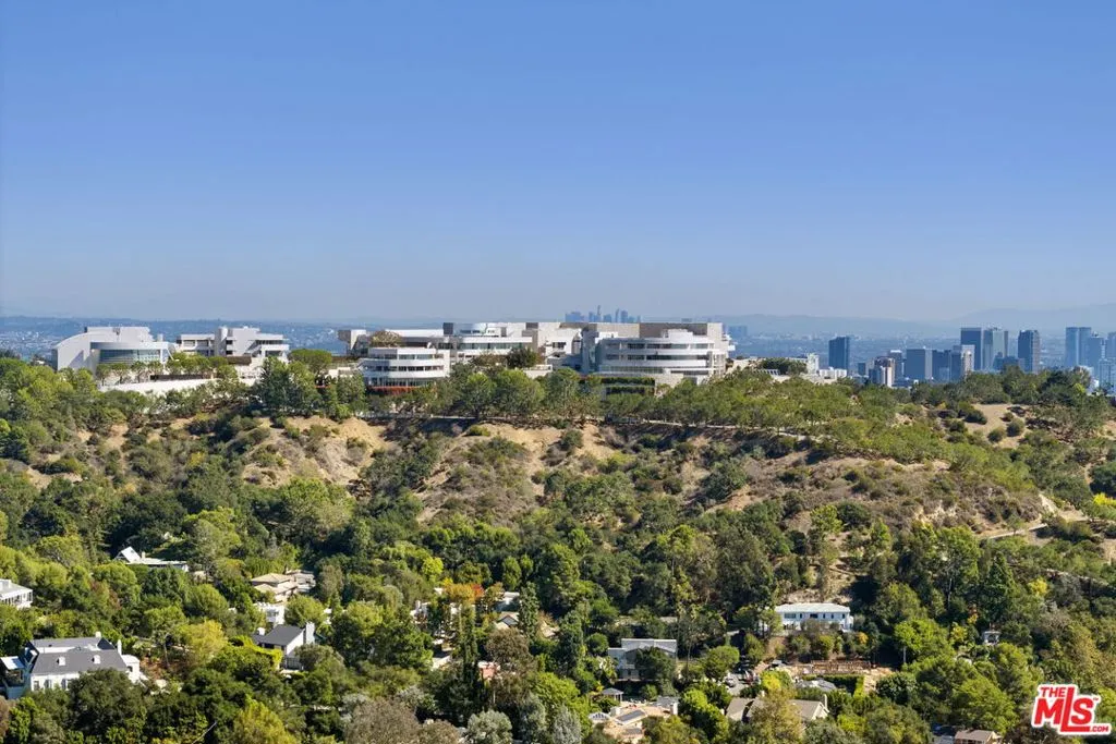 Los Angeles, California 90049, United States, 4 Bedrooms Bedrooms, ,4 BathroomsBathrooms,Residential,Active,231541