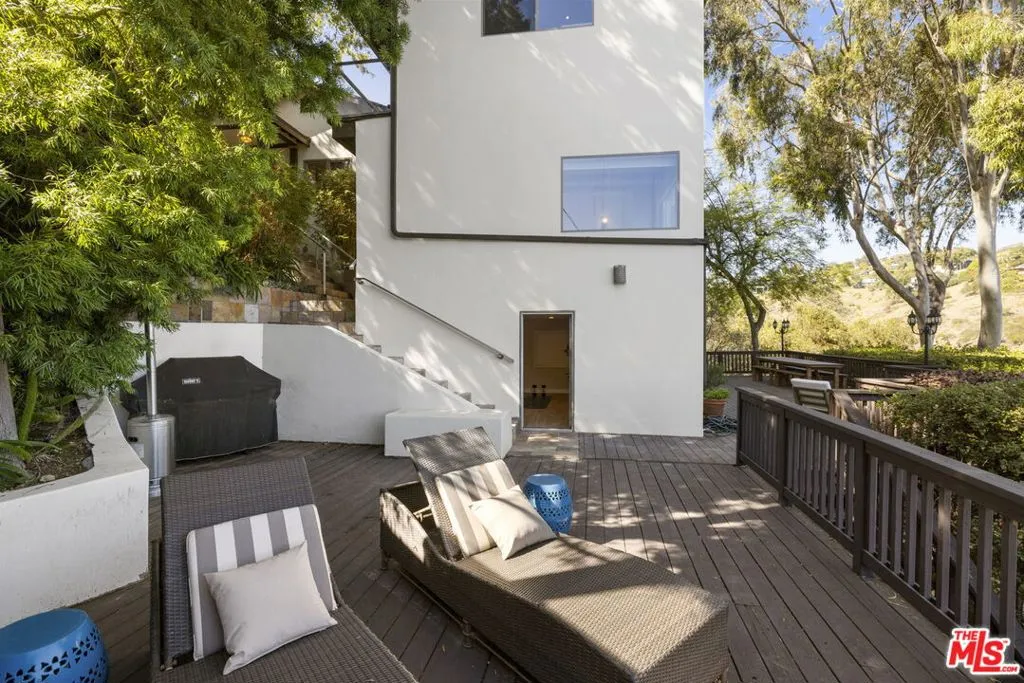 Los Angeles, California 90049, United States, 4 Bedrooms Bedrooms, ,4 BathroomsBathrooms,Residential,Active,231541