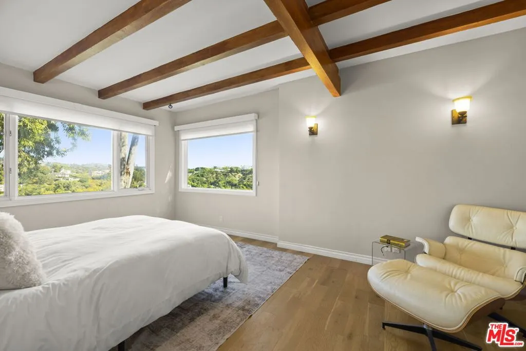 Los Angeles, California 90049, United States, 4 Bedrooms Bedrooms, ,4 BathroomsBathrooms,Residential,Active,231541