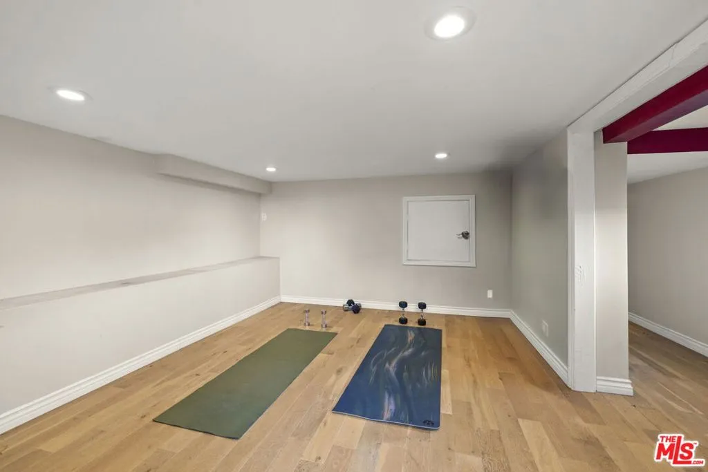 Los Angeles, California 90049, United States, 4 Bedrooms Bedrooms, ,4 BathroomsBathrooms,Residential,Active,231541