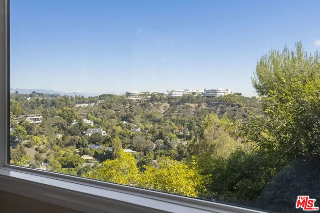 Los Angeles, California 90049, United States, 4 Bedrooms Bedrooms, ,4 BathroomsBathrooms,Residential,Active,231541