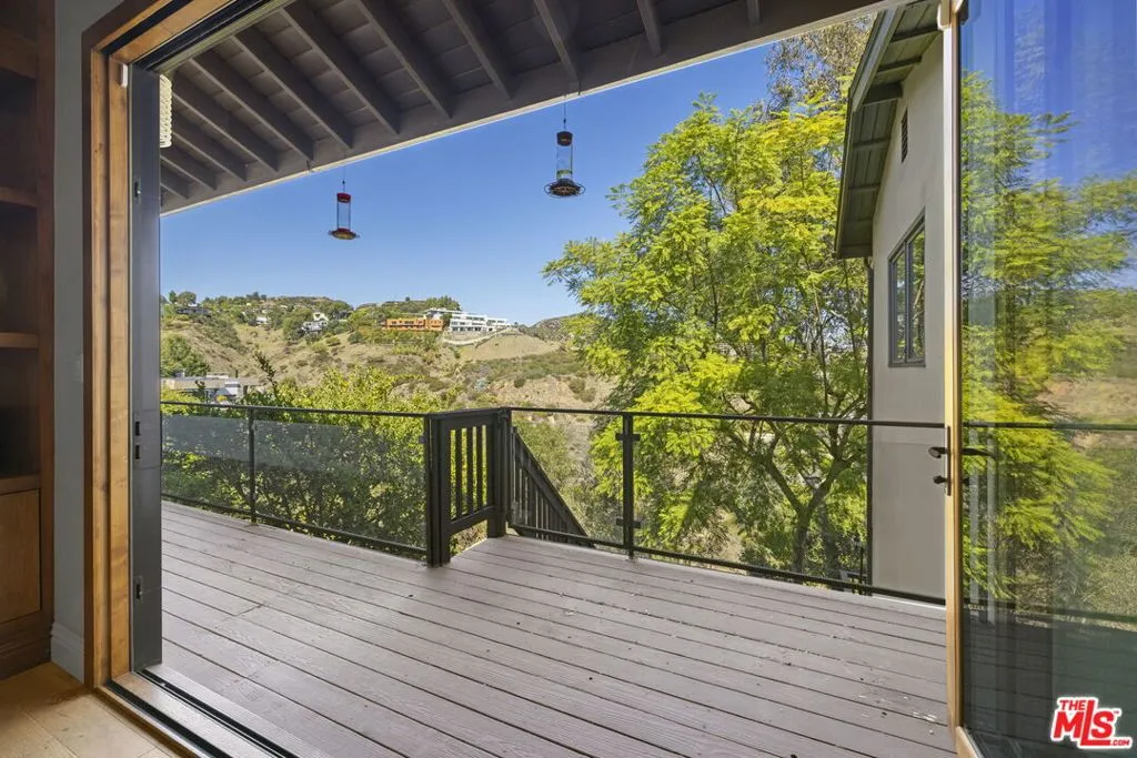 Los Angeles, California 90049, United States, 4 Bedrooms Bedrooms, ,4 BathroomsBathrooms,Residential,Active,231541