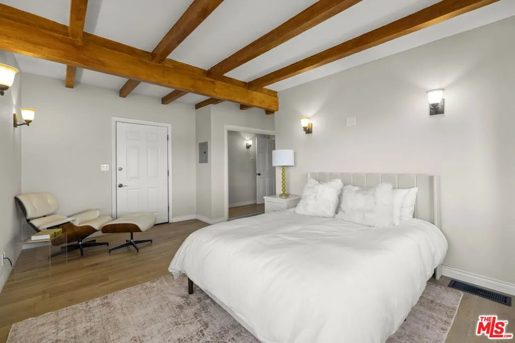 Los Angeles, California 90049, United States, 4 Bedrooms Bedrooms, ,4 BathroomsBathrooms,Residential,Active,231541