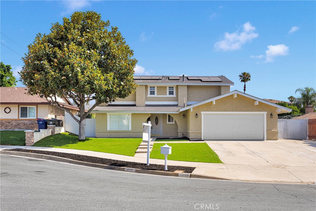 1909 E Bonnie Brae Court