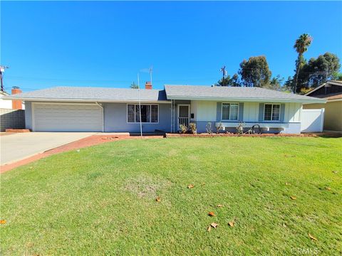 Photo of 925 Bermuda Drive, Redlands, CA 92374 (MLS # IG25247078) Photo of 925 Bermuda Drive, Redlands, CA 92374 (MLS # IG25247078)