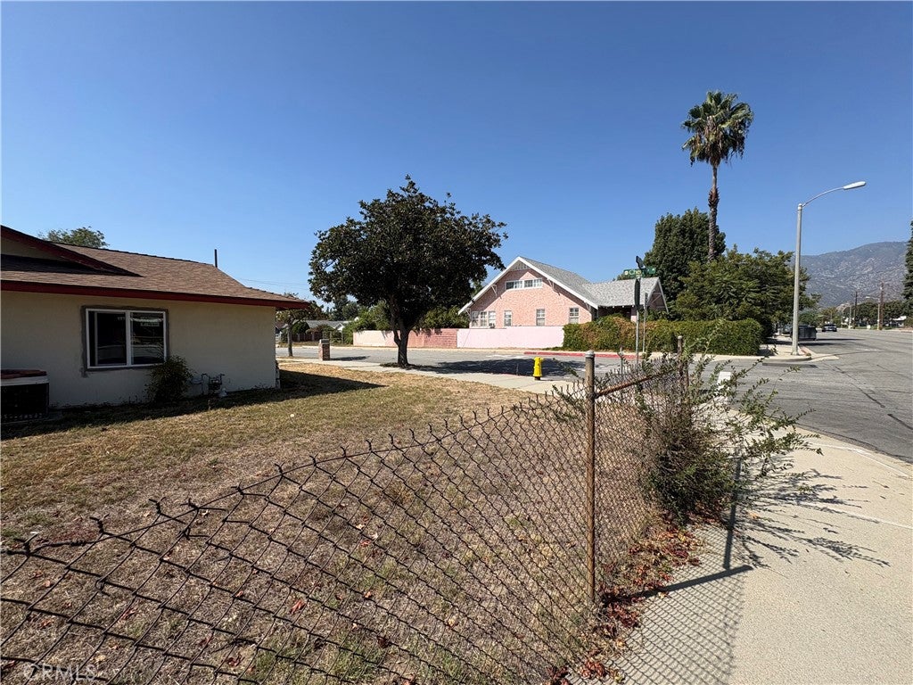 278 E Cherry