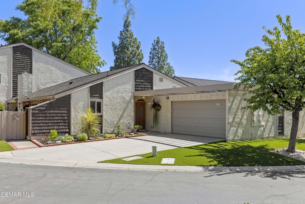 3079 Dutch Elm Circle