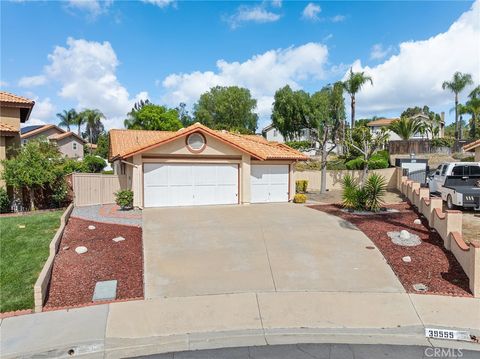 Photo of 39555 Glenwood Court, Murrieta, CA 92563 (MLS # SW26071094)