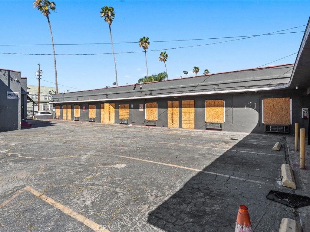 10918 S Figueroa
