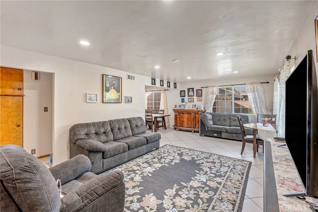 535 E Valencia Street