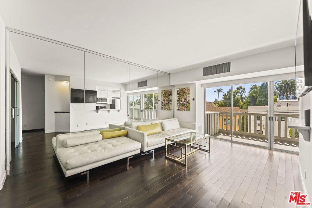 Photo of 999 N Doheny Drive #211, West Hollywood, CA 90069 (MLS # 25569625)