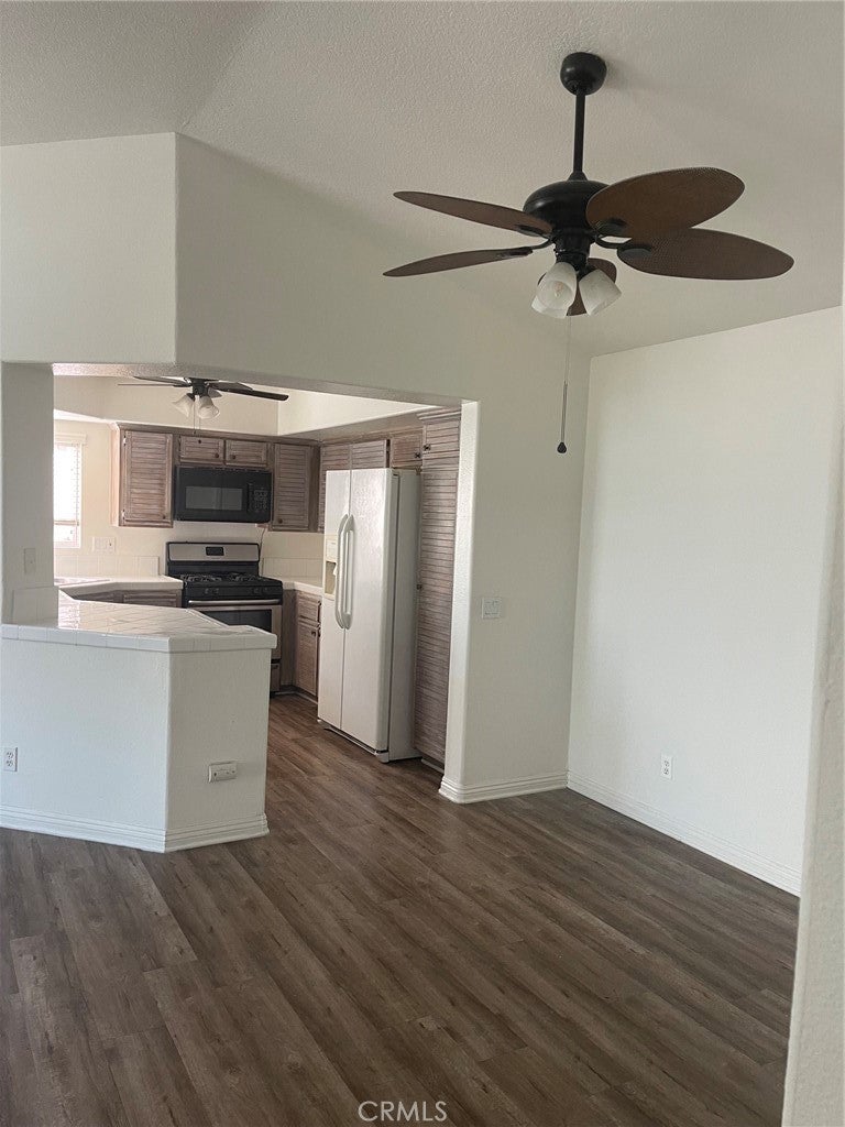 8212 E Oak Ridge