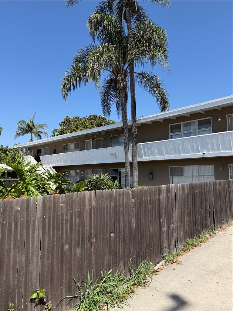 1651 E South