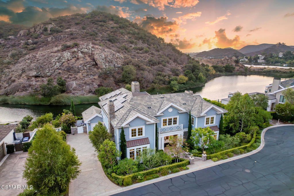 Absolutely extraordinary lakefront estate with a premier end-of-cul-de-sac location within the guard-gated Sherwood Country Club.A newer-built Hampton style Cape Cod showcasing panoramic lake and mountain views!! Spanning approximately 6,450 square feet, this extraordinary residence offers 5 bedrooms and 6 baths with a sensationally designed open-concept floor plan.The grand two-story entry opens to one of Sherwood's finest lakefront properties.Features include a temperature-controlled wine cellar, an upstairs recreation room, and a center island kitchen that flows seamlessly into the great room--enhanced by oversized pocket doors, custom cathedral wood-beamed ceilings with skylight windows, and a fireplace--all creating an explosive indoor-outdoor living experience. The resort-quality grounds are simply remarkable, with a custom pool and spa, outdoor kitchen, manicured lawns, covered patios, and a private boat dock. Additional highlights include a fully automated smart home system with Lutron lighting and an owned solar array. A very special offering to own one of Sherwood's premier lakefront estates!