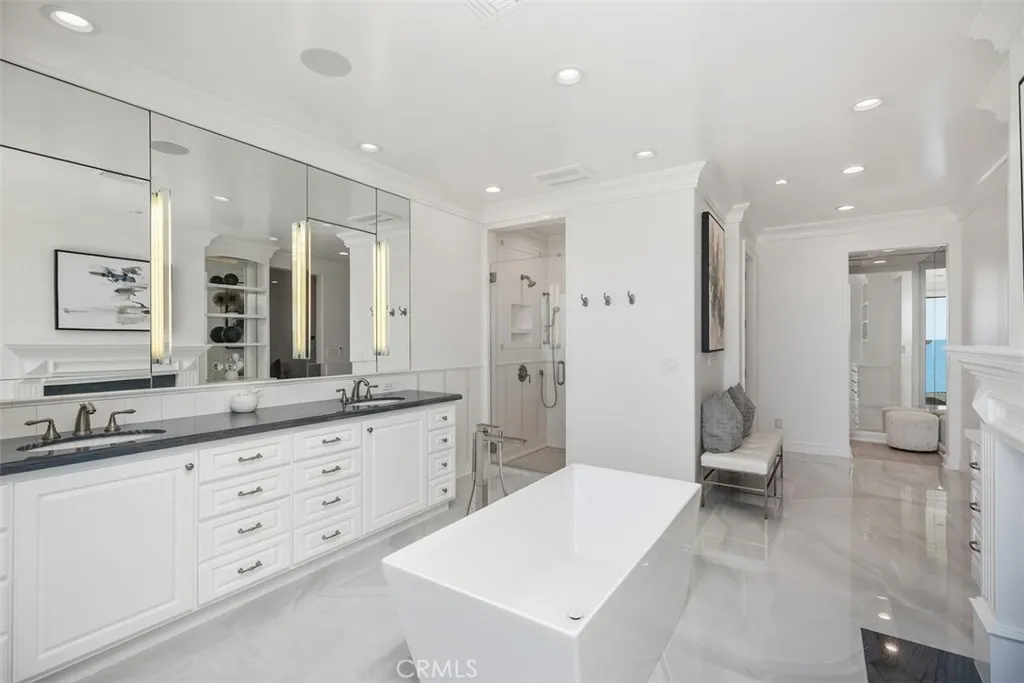 Dana Point, California 92629, United States, 4 Bedrooms Bedrooms, ,5 BathroomsBathrooms,Residential,Active,205281