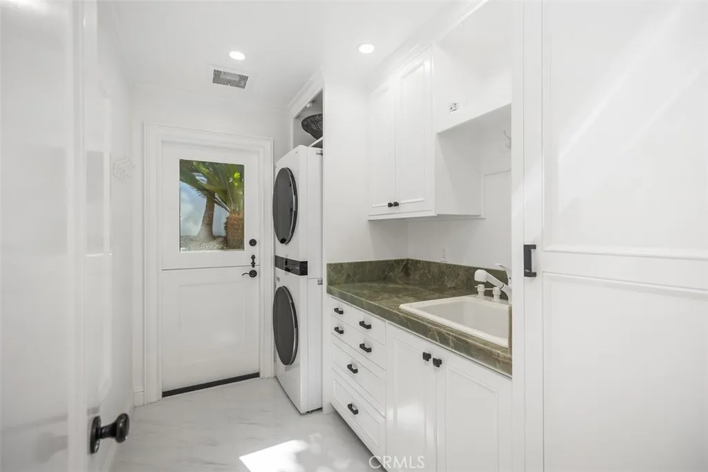 Dana Point, California 92629, United States, 4 Bedrooms Bedrooms, ,5 BathroomsBathrooms,Residential,Active,205281