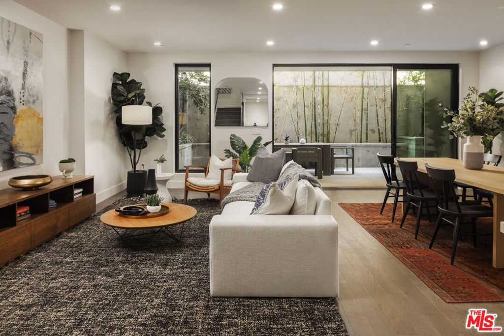 Photo of 411 S Hamel Road #106, Los Angeles, CA 90048 (MLS # 25540099)