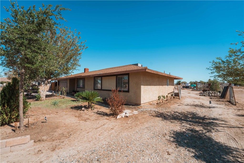 Photo of 40964 156th St E, Lancaster, CA 93535 (MLS # CV25243974)