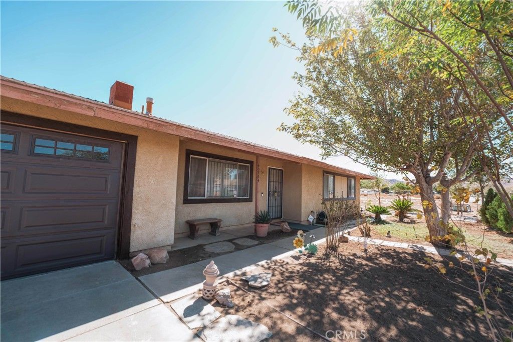 Photo of 40964 156th St E, Lancaster, CA 93535 (MLS # CV25243974)