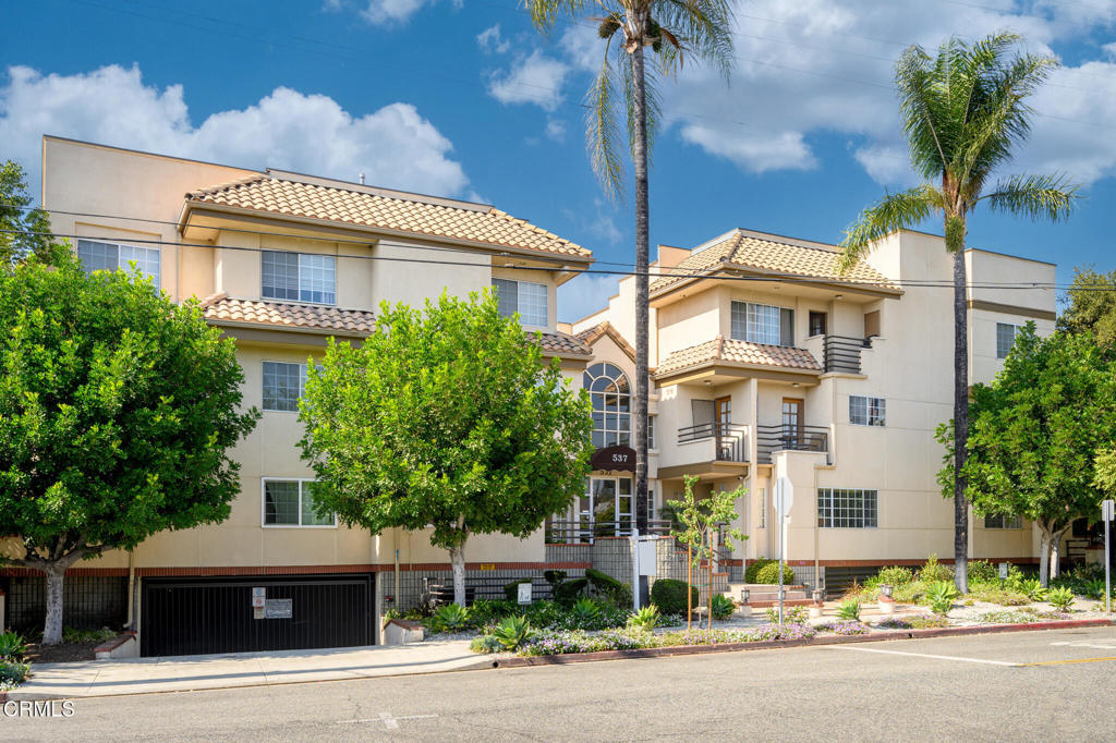 This totally remodeled ( Just like new )front unit condo is located in Glendale nice neighborhood. It is unique and open/specious .This property features huge primary suite w/walk-in, large living room w/fireplace, A Large living room combine w/eating area, granite kitchen countertop, Unit is located on 1st floor and corner unit, w/lots of privacy. All hardwood floor. Located on cul-de-sac, close to schools,shops and freeways etc.