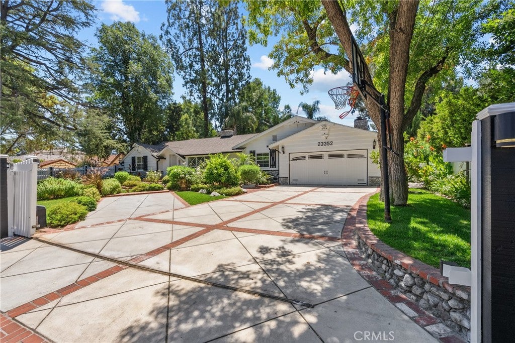 23352 Ostronic DR