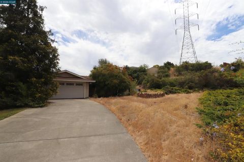 Photo of 112 Zamora Ct CT, Vallejo, CA 94591 (MLS # 41142619)