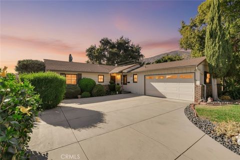 Photo of 617 N Vista Bonita Avenue, Glendora, CA 91741 (MLS # CV26060630)