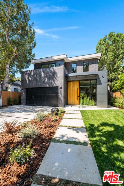 Photo of 3831 Mound View Avenue, Los Angeles, CA 91604 (MLS # 26874527)