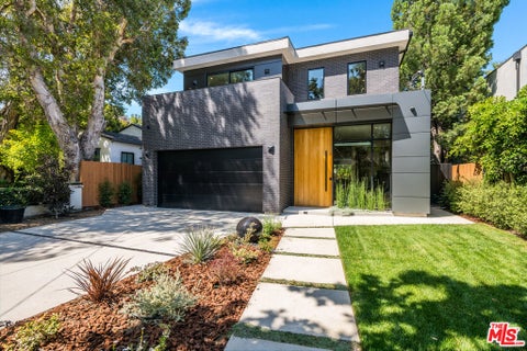 Photo of 3831 Mound View Avenue, Los Angeles, CA 91604 (MLS # 26874527)