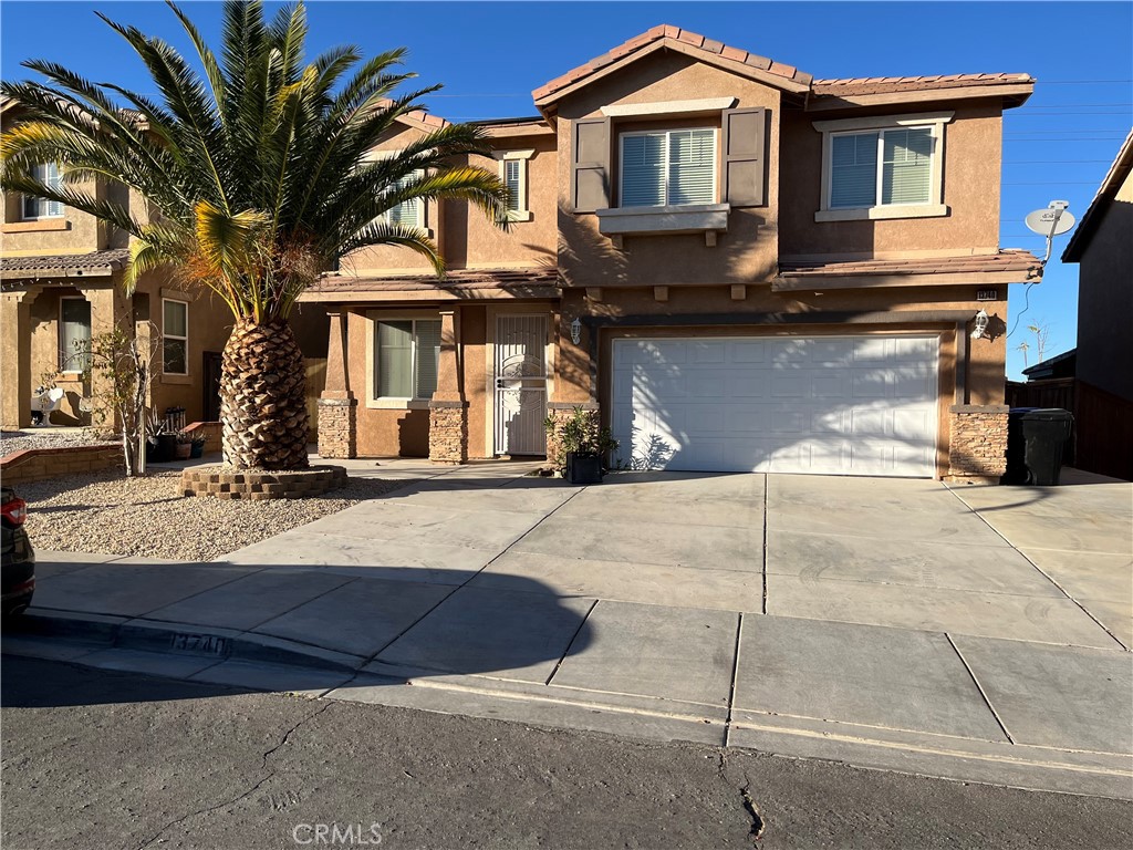 Main image without alt text