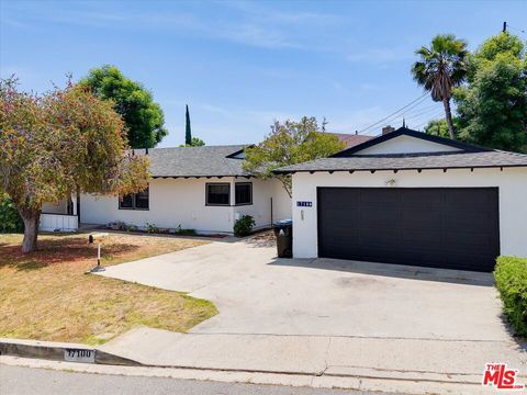 Photo of 17100 Barneston Street, Granada Hills, CA 91344 (MLS # 26663091)