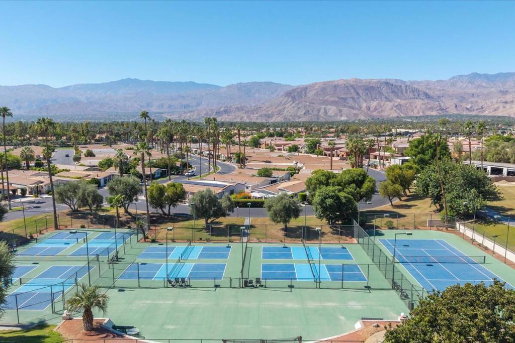 Suncrest Country Clb - Manufactured In Park