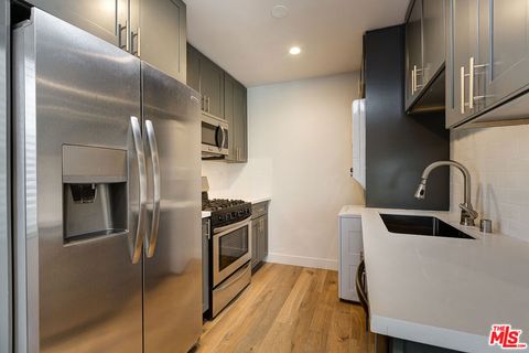 Photo of 845 S KENMORE Avenue #302, Los Angeles, CA 90005 (MLS # 26633893)