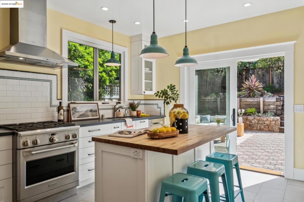 LAKESHORE/GRAND - Residential