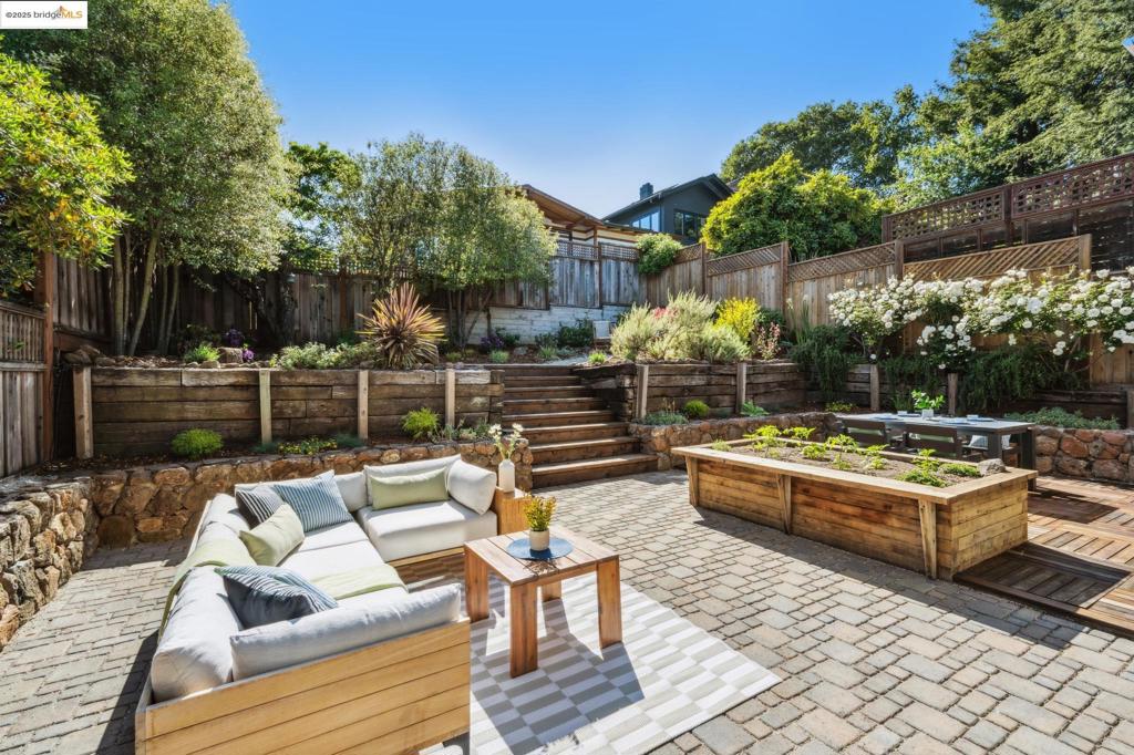 LAKESHORE/GRAND - Residential