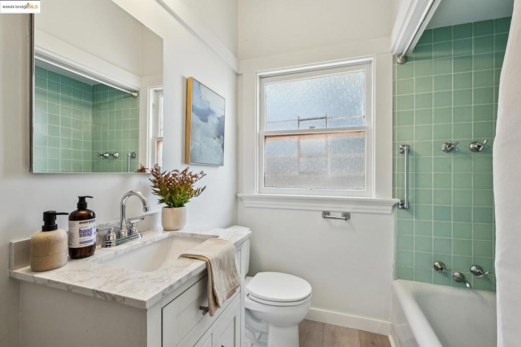 LAKESHORE/GRAND - Residential