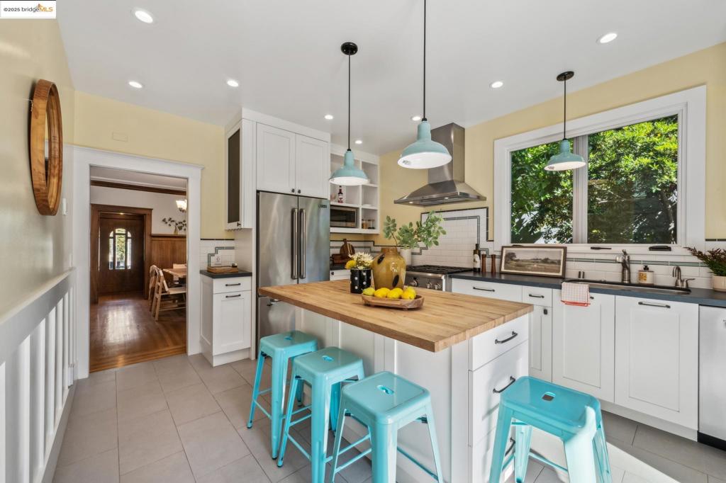 LAKESHORE/GRAND - Residential