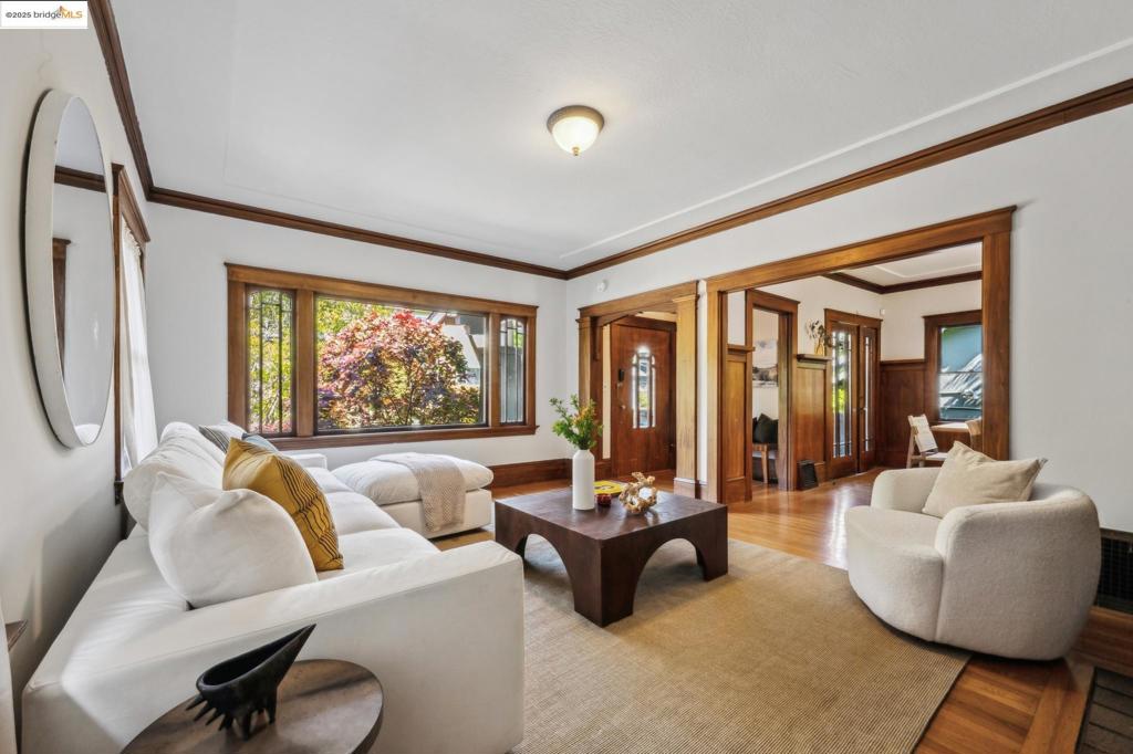 LAKESHORE/GRAND - Residential