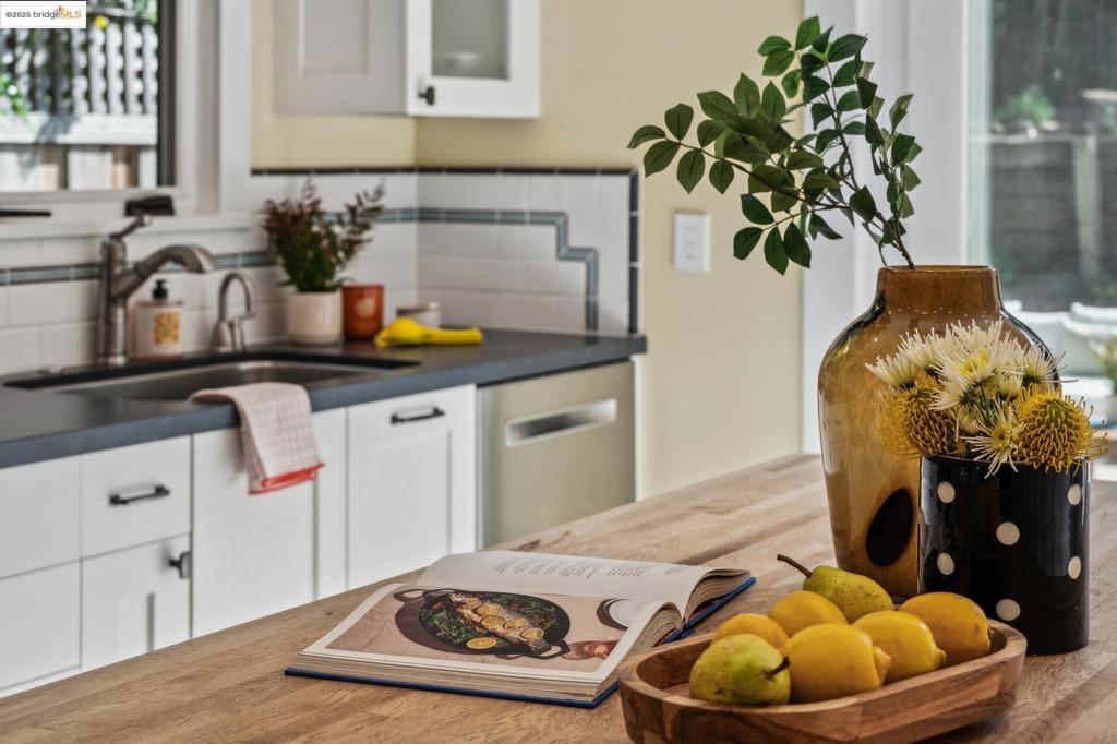 LAKESHORE/GRAND - Residential