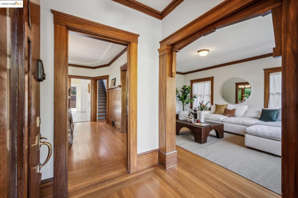 LAKESHORE/GRAND - Residential