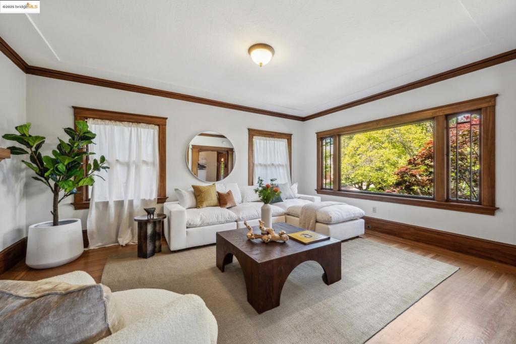 LAKESHORE/GRAND - Residential