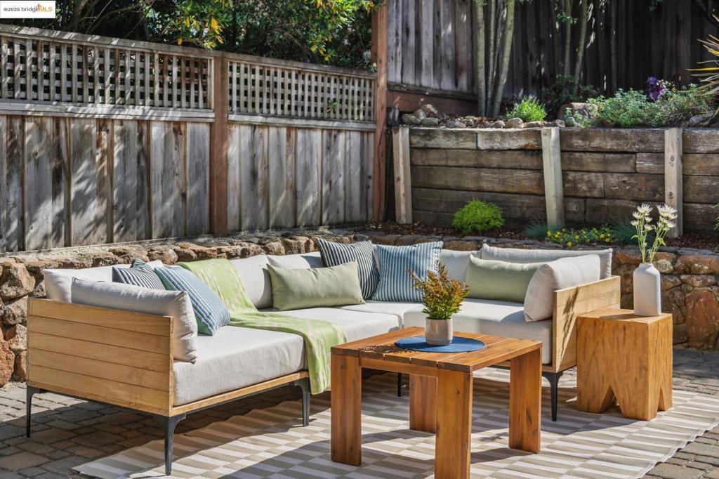 LAKESHORE/GRAND - Residential