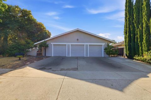 Photo of 5915 Hillview Avenue, San Jose, CA 95123 (MLS # ML82053840)