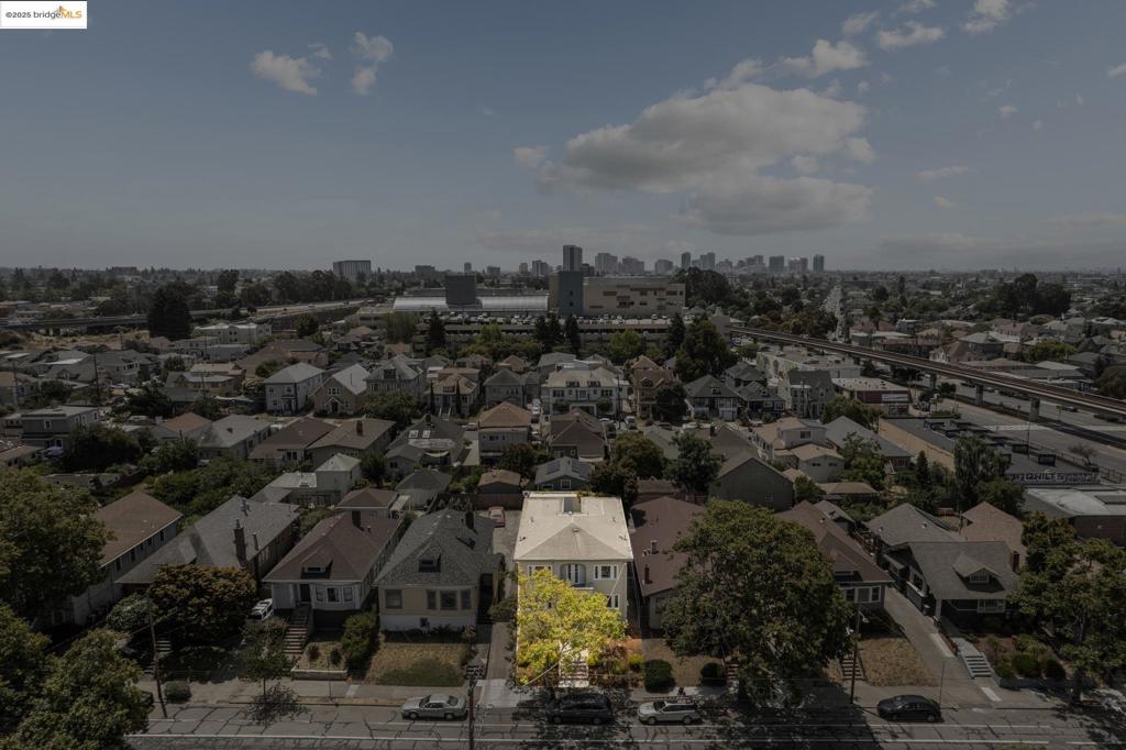 747 St