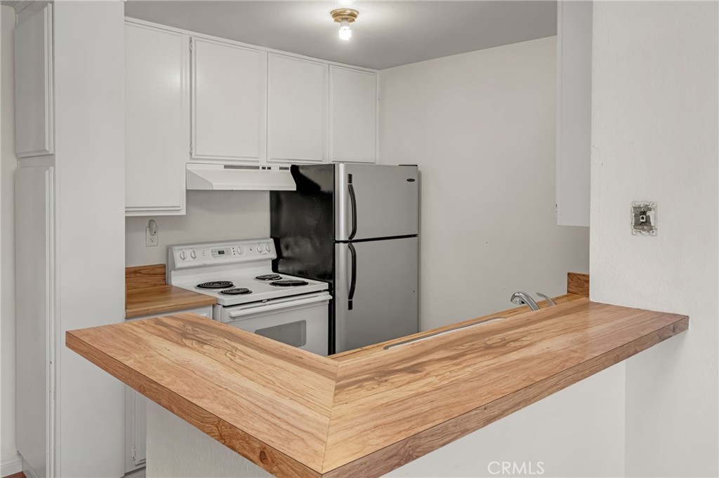 Town & Country Condos (811) - Residential