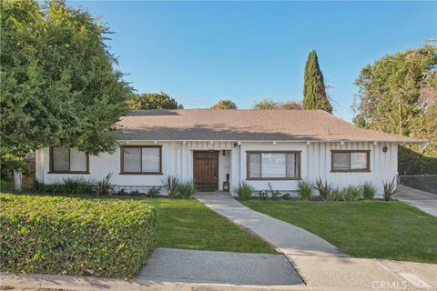 Photo of 9 Moccasin Lane, Rolling Hills Estates, CA 90274 (MLS # SB25217622)