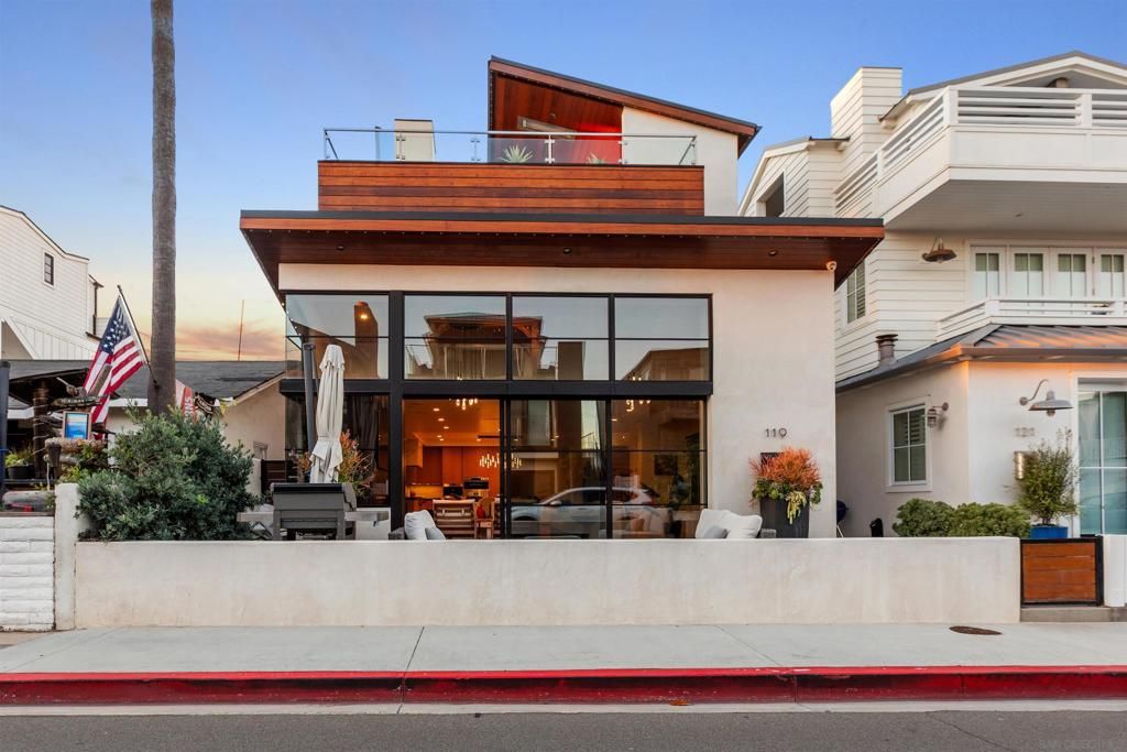 Photo of 119 41st St, Newport Beach, CA 92663 (MLS # 260001376SD)